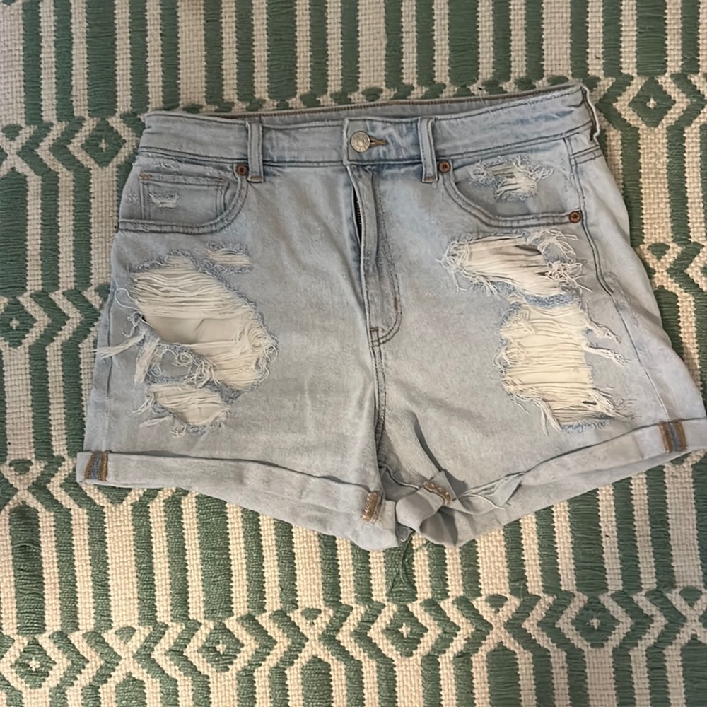 AE Mom Short - Distressed